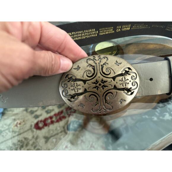 Vintage Liz Claiborne Women's Cream & Brown Leather Buckle Belt Size Medium - Picture 7 of 8
